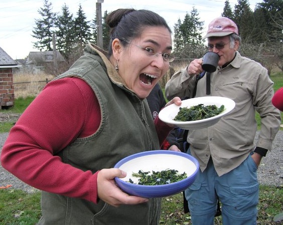 Darkfeather serving up some tasty nettles. Darkfeather serving up some tasty nettles.