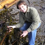 Chris-Chisholm-holding-edible-bullwhip-kelp